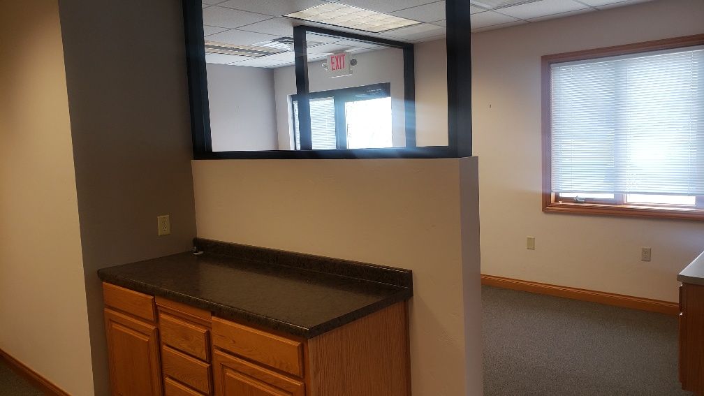 1,422 SF